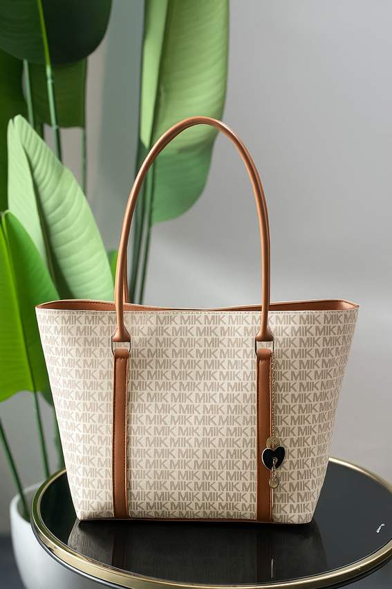 Signature Luxe Tote - Beige